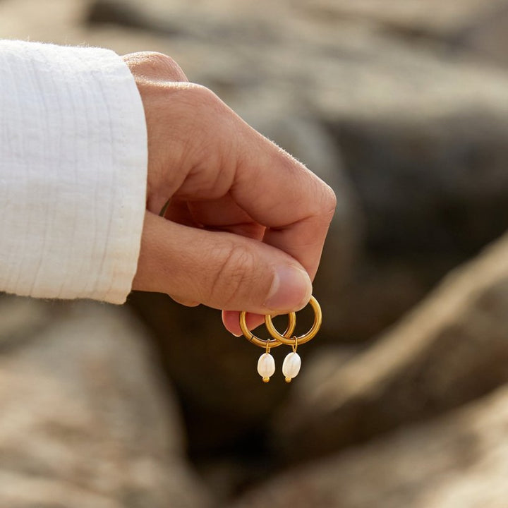 L&A | Bella Freshwater Pearl Hoop Earrings