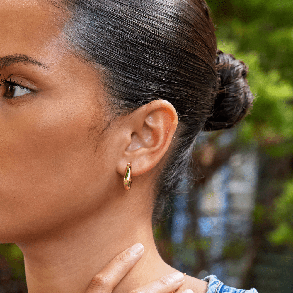 L&A | Vivienne Gold Hoop Earrings