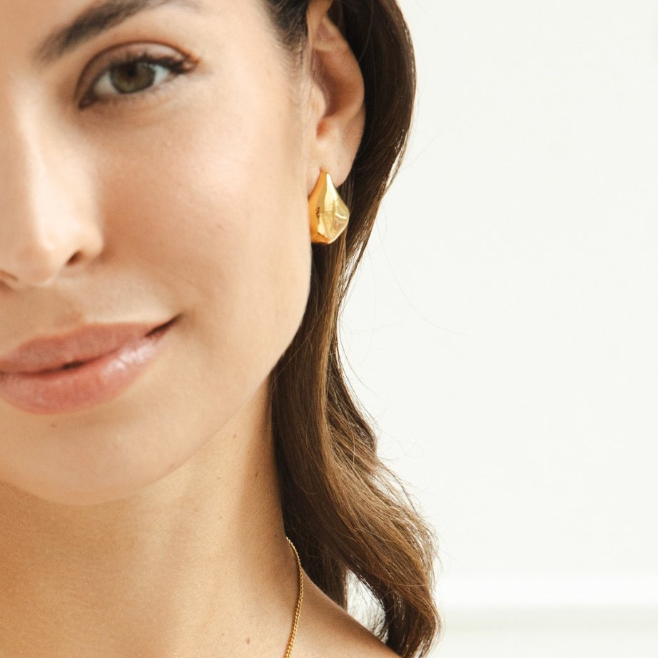 L&A | Selina Curved Hoop Earrings