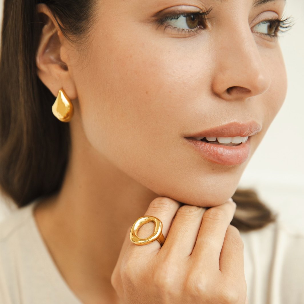 L&A | Selina Curved Hoop Earrings
